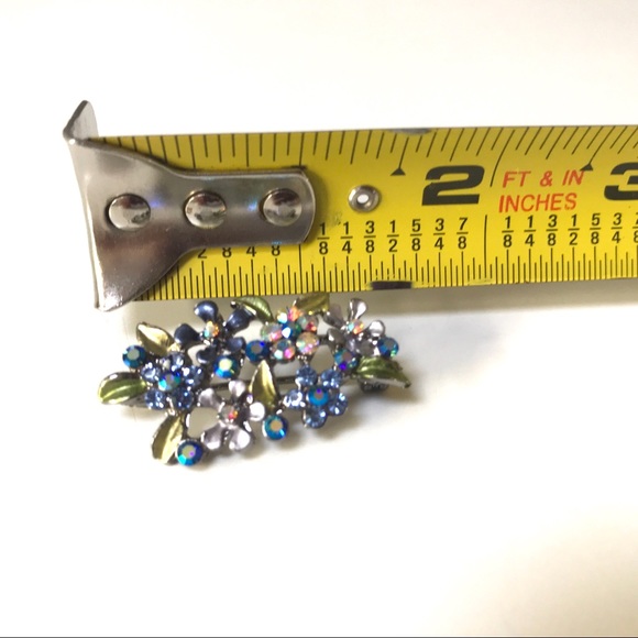 Flower Brooch Pin - Picture 3 of 4